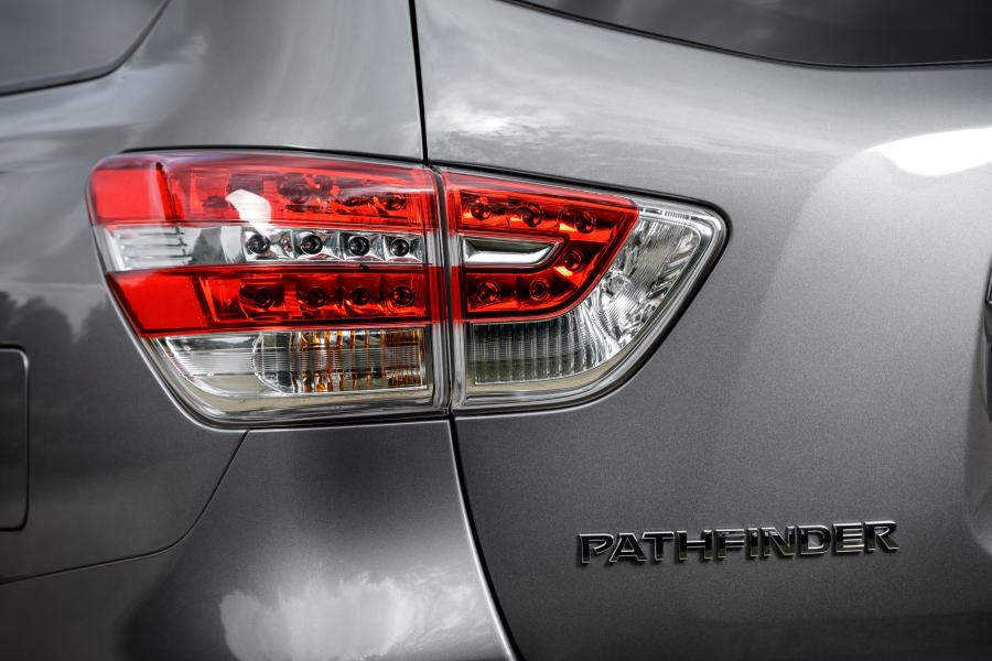 Nissan Pathfinder Hybrid 2015 года  (фото 28 из 29)